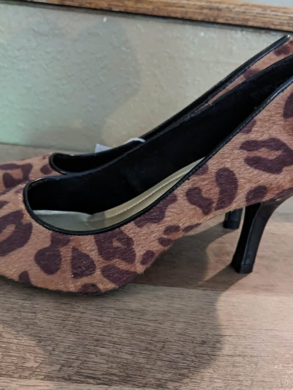 Comfort Plus Faux Calf Hair Leopard Print Memory Foam 2 inch Pumps size 5 - NWT